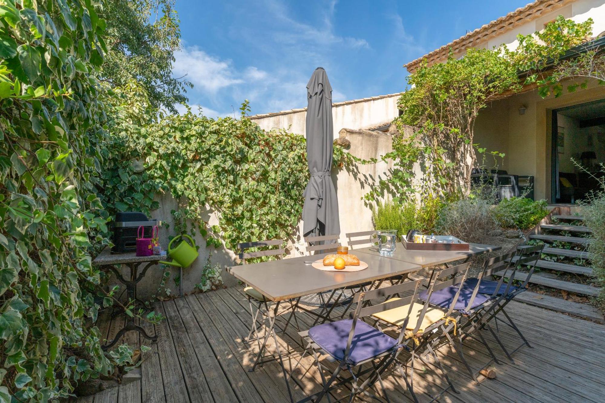 L'Ensemble Du Gite De Tante Berthe Camaret-sur-Aigues Екстер'єр фото