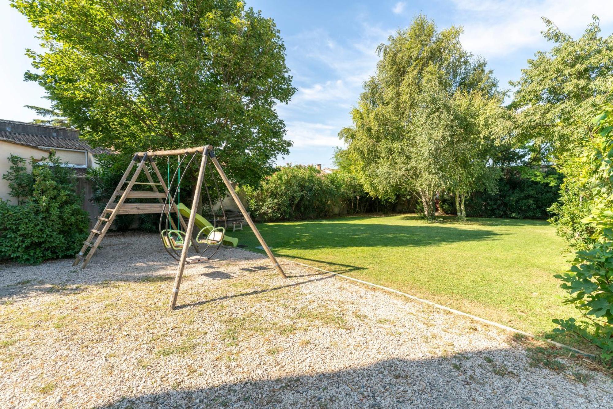 L'Ensemble Du Gite De Tante Berthe Camaret-sur-Aigues Екстер'єр фото